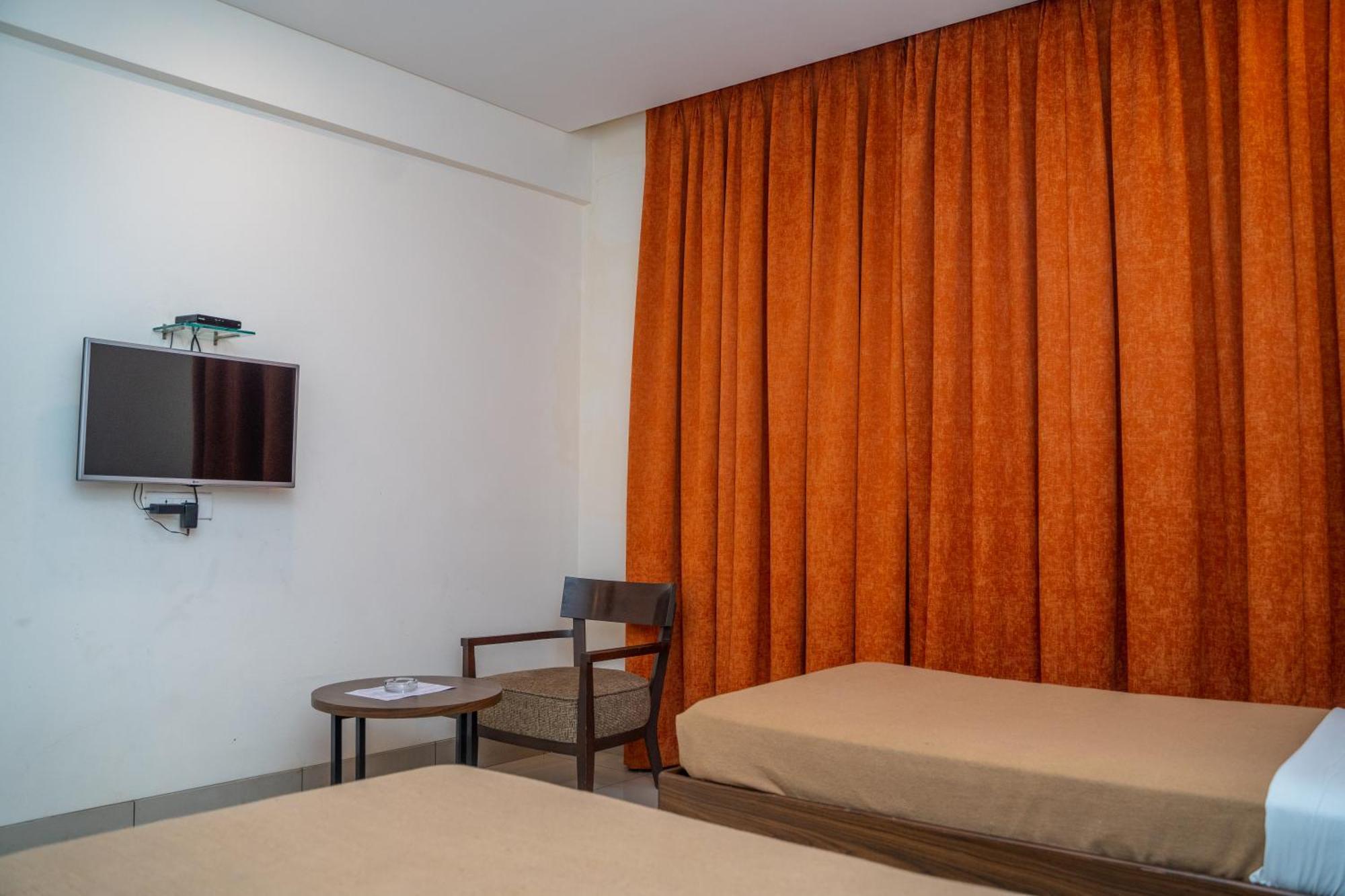 Hotel Dreamland Пуна Экстерьер фото